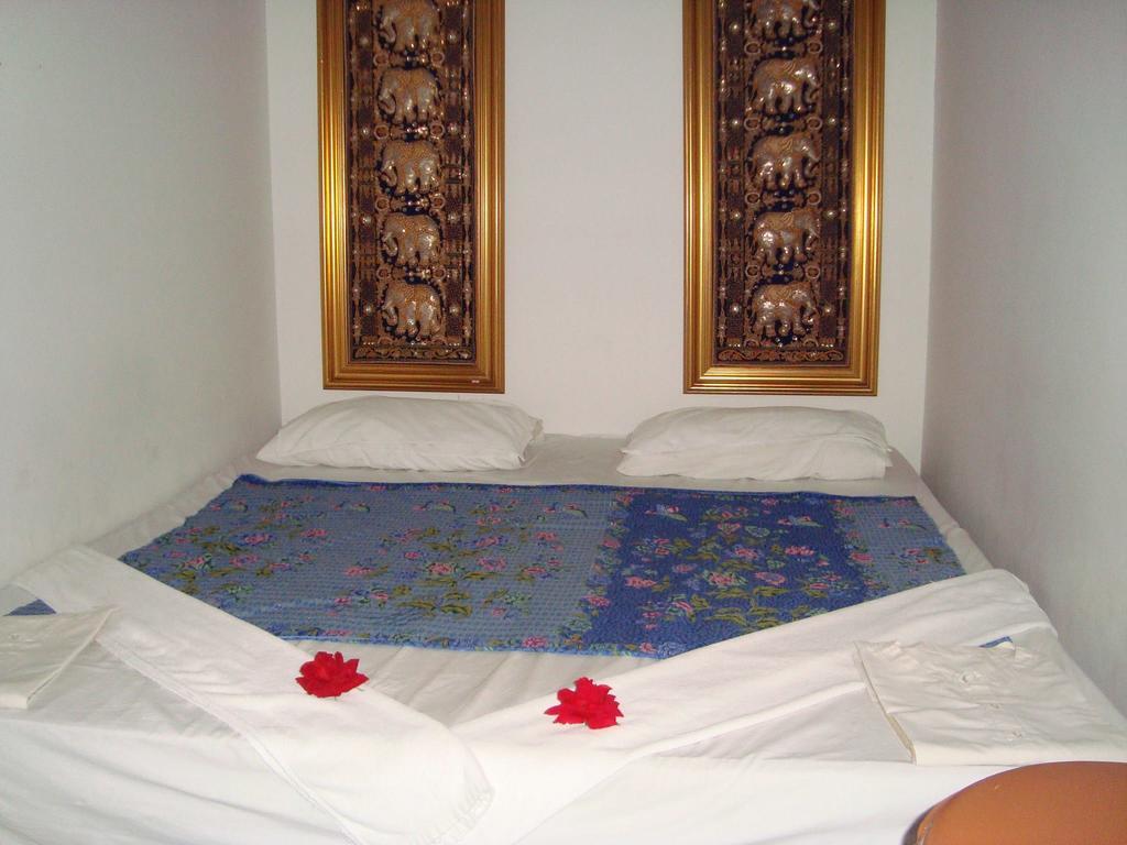 Regent Silom Hotell Bangkok Exteriör bild